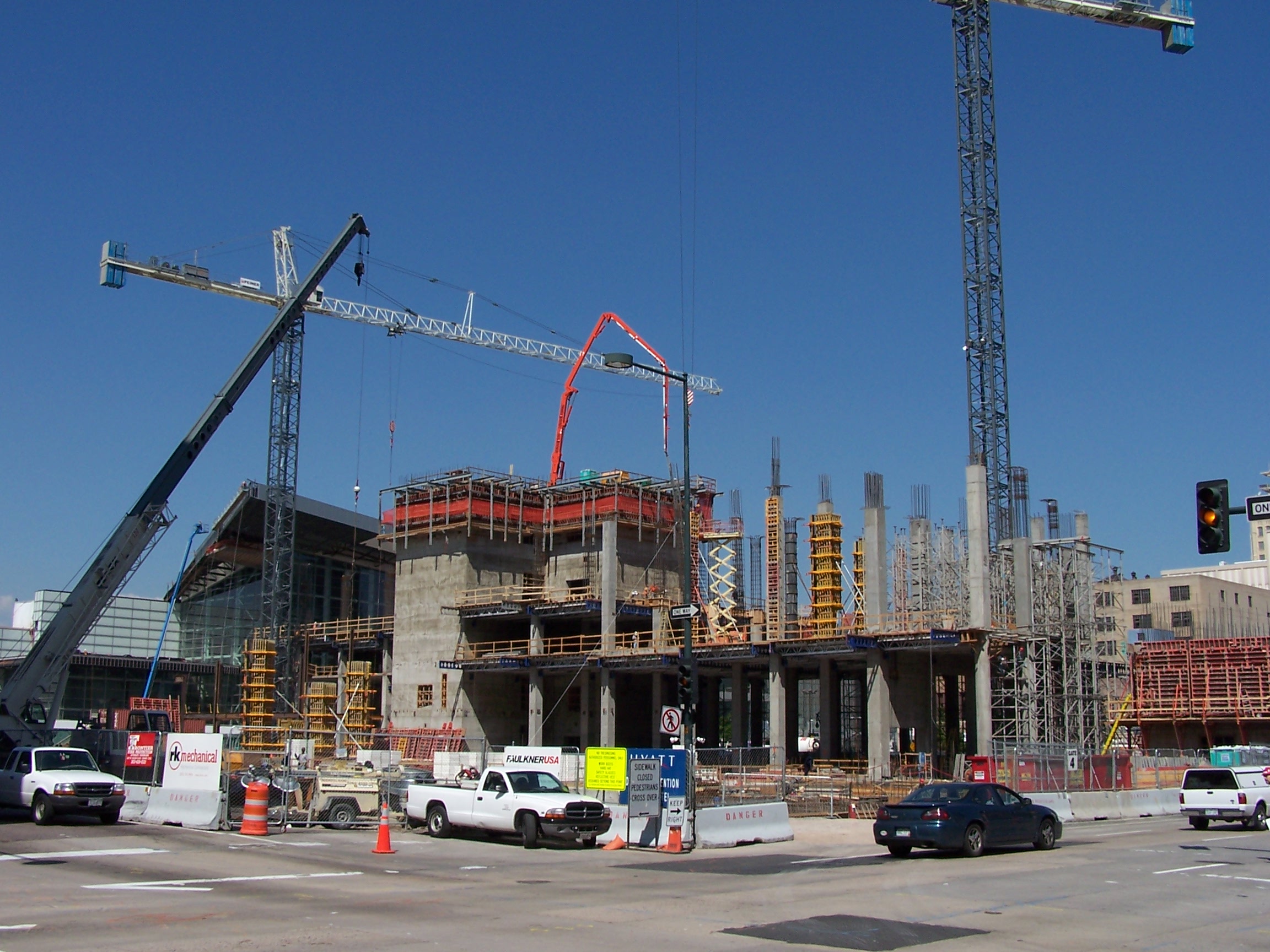 Separate Placing Boom and O-Elevation Frame Combine for Speed on Hyatt Construction