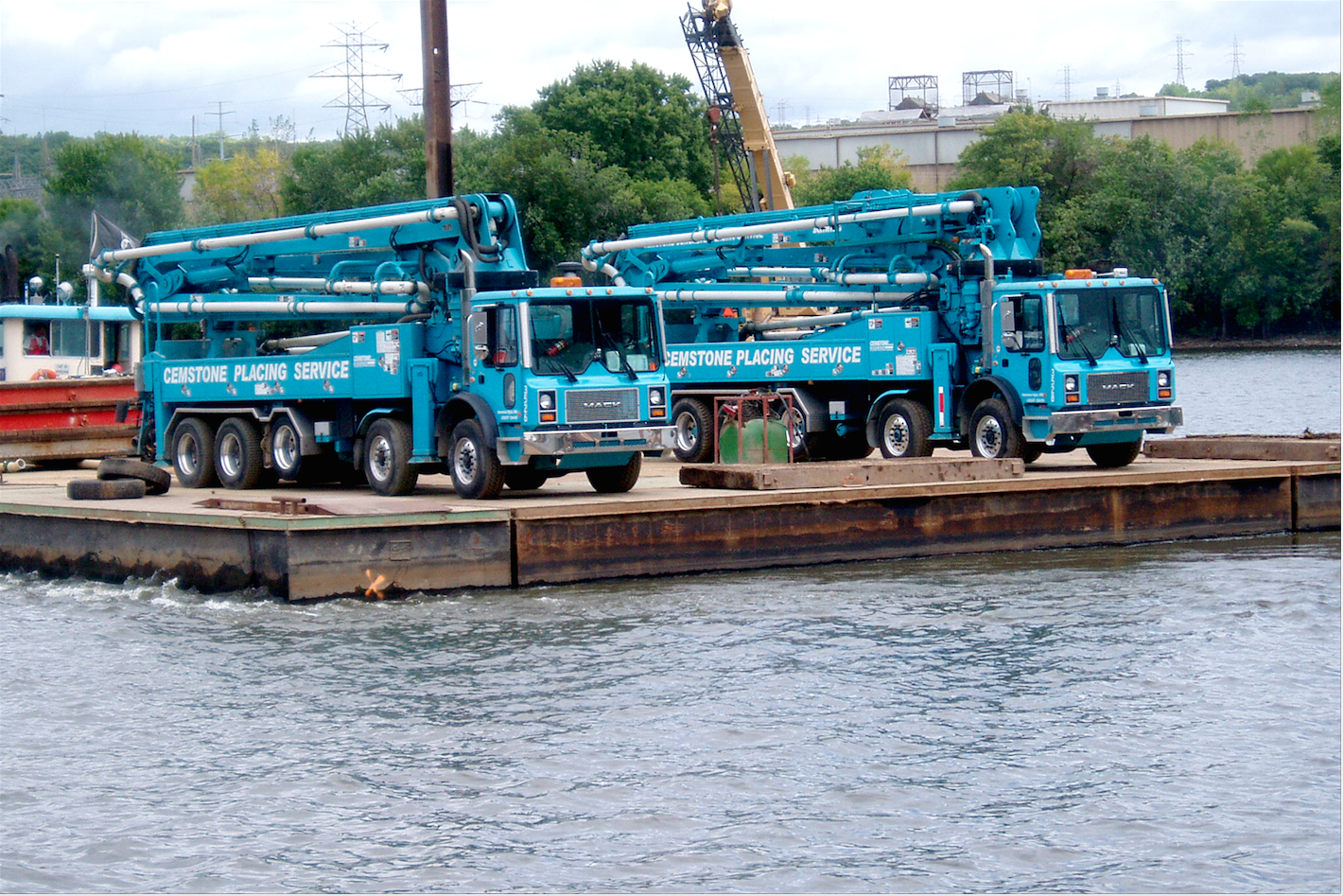 CEMSTONE AND SCHWING PUMP THROUGH CHALLENGES ON BRIDGE PROJECT SPANNING THE MISSISSIPPI